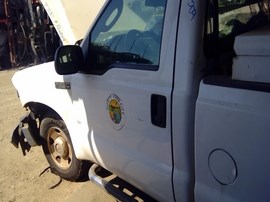 2006 FORD F250SD, WHITE, XL MODEL, STD CAB, 5.4L, AT, 2WD.  F26509